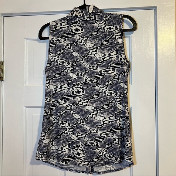#87 BCBGMAXAZRIA SLEEVELESS BLUE SNAKE PRINT TOP MEDIUM - Picture 2 of 4